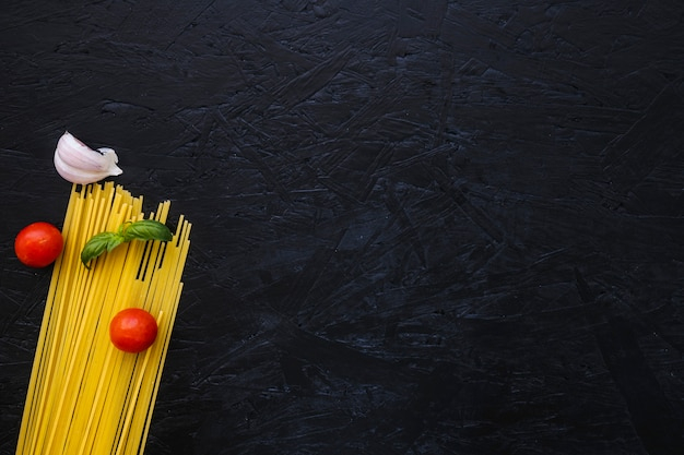 background,food,black background,space,leaves,black,vegetables,flat,wheat,cooking,healthy,pasta,life,studio,lunch,traditional,nutrition,fresh,herb,meal