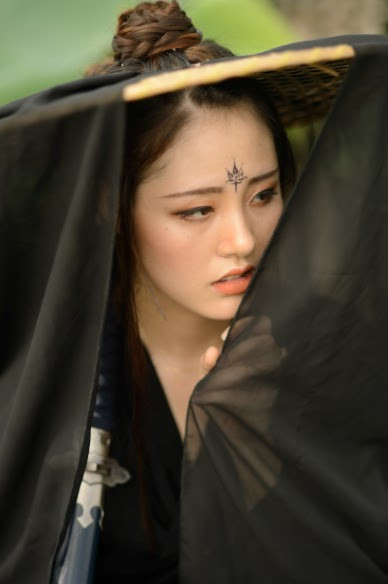 woman,lotus,field,ancient chinese,heroine,hero,asian woman,chinese,china,sword,black dress,nef format,raw,young woman,girl,person,alone,one,a,asia,clothing,cool,style,wear,hand,out door,hold,tattoo on forehead,action,martial arts,close up,closeup,face