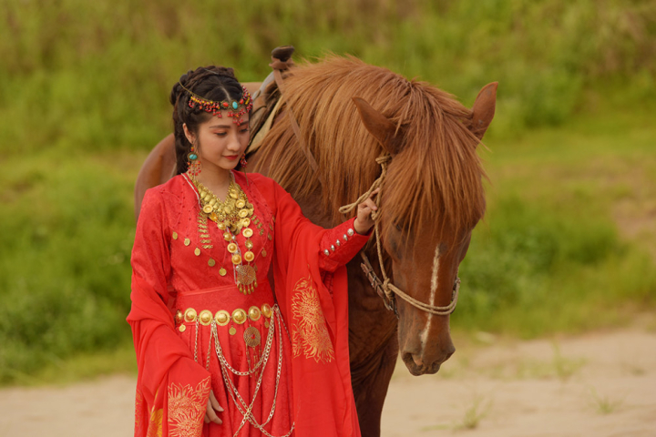 asian woman,horse,girl,chinese style,mongolian dress,vietnamese,young woman,red clothes,red dresses,dress