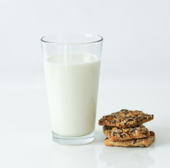 Transparent Glass of fresh milk. 17340365 PNG