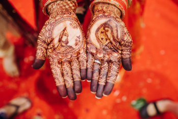 Free: Closeup of hands of pretty hindu bride with henna tattoo 