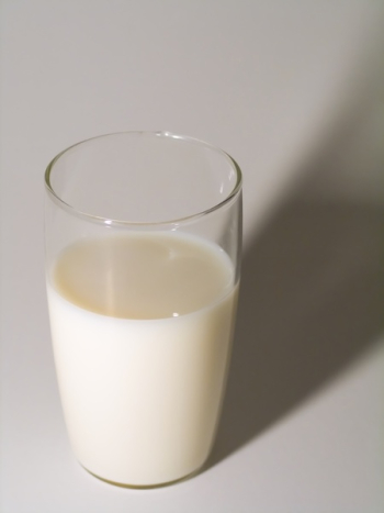 Transparent Glass of fresh milk. 17340365 PNG