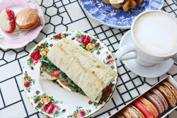 bakery,bread,cake,close-up,coffee,coffee cup,cream,cup,delicious,focus,food,food photography,healthy,hot,meal,pastry,plates,sandwich,saucer,sweets,tasty,yummy