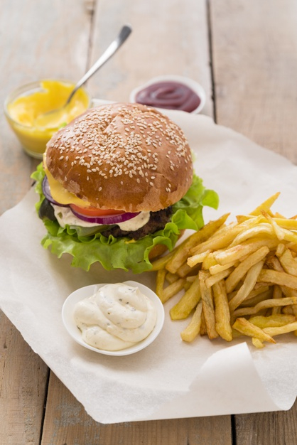 snak,cheeseburger,tasty,culinary,yummy,cuisine,delicious,sauce,fries,french,french fries,meal,fast,hamburger,dinner,meat,fast food,burger,restaurant,food