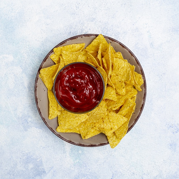 square format,appetizing,copy space,savory,overhead,heap,crunchy,crispy,format,pile,tasty,triangular,nachos,copy,delicious,sauce,spice,vegetarian,break,chips,top view,top,meal,view,snack,bowl,nutrition,traditional,tomato,corn,plate,mexican,desk,yellow,square,space,table,food