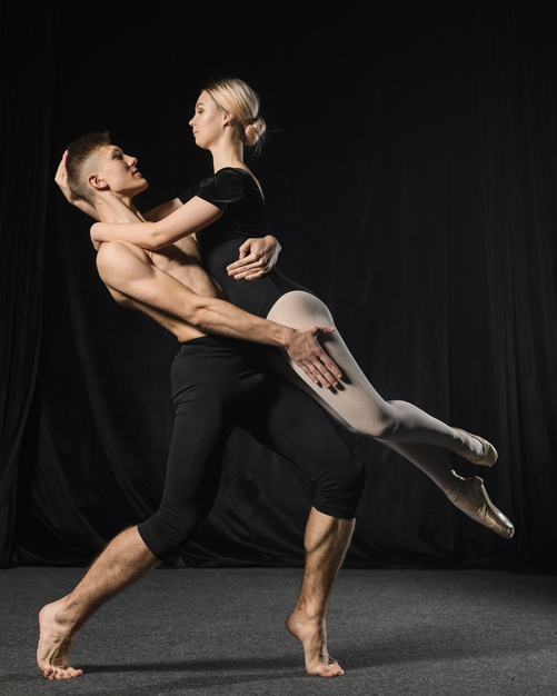 The couple of an athletic modern ballet dancers... - Stock Photo  [105812636] - PIXTA