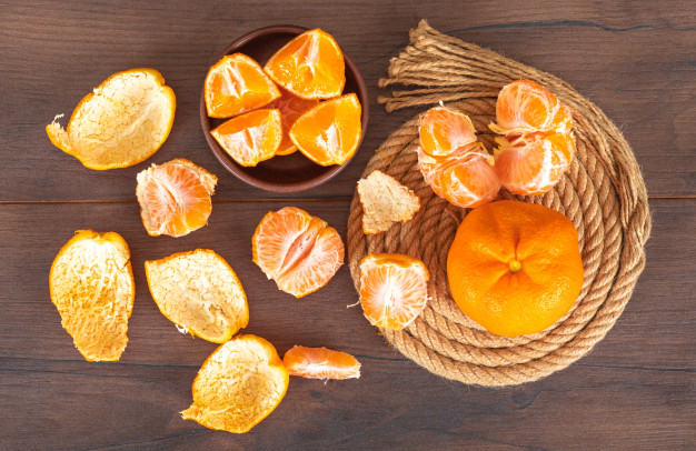 mandarin orange plant,satsuma mandarin,satsuma,healthful,ripe,mandarin,fresh,diet,wooden,natural,rope,plant,fruits,orange,leaves,table,food