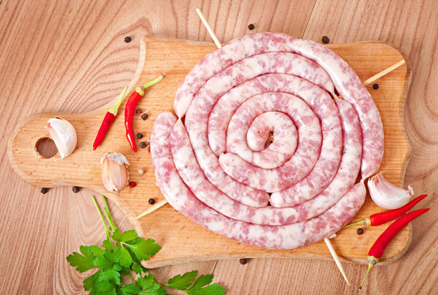 luganega,luganiga,uncooked,minced,salsiccia,incoming,rolled,charcuterie,gut,cholesterol,long,raw,ingredient,appetizer,gastronomy,tradition,spanish,spicy,cut,butcher,pork,italian,sausage,beef,recipe,fresh,fat,traditional,diet,grill,barbecue,bbq,oil,meat,cooking,board