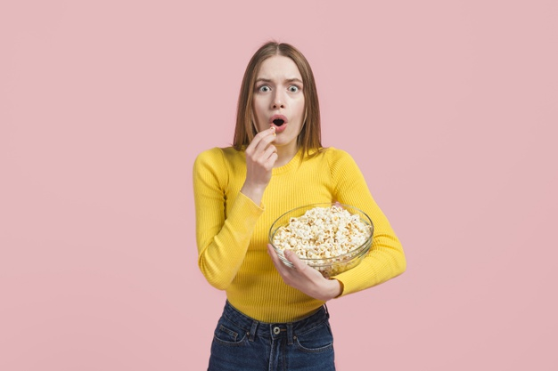 feel,feeling,mood,surprised,express,pop corn,expression,emotion,pop,eating,surprise,corn,watch,person,human,film,face,girl,people