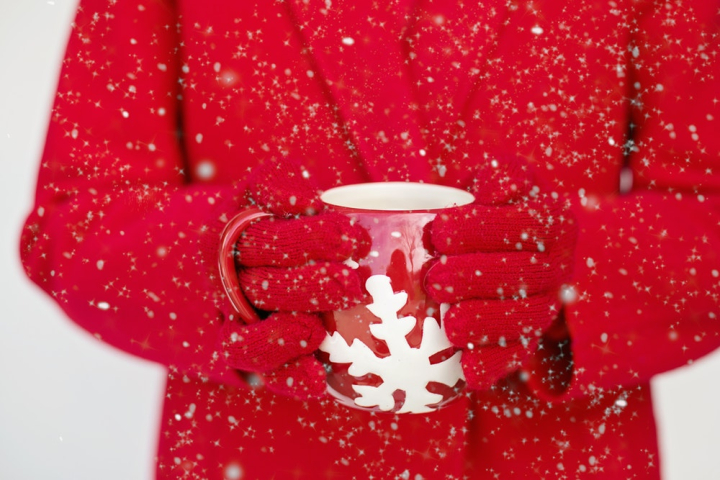christmas,coffee,cold,cup,drink,red,season,snow,snowing,snowy,warm,winter
