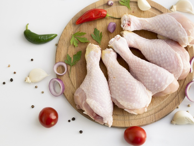 raw chicken,chicken leg,raw,grilled,ingredient,parsley,tasty,parts,chili pepper,tray,different,delicious,leg,ingredients,onion,meal,herb,pepper,recipe,dish,eating,chili,nutrition,lunch,diet,tomato,eat,dinner,meat,cooking,vegetables,chicken,food