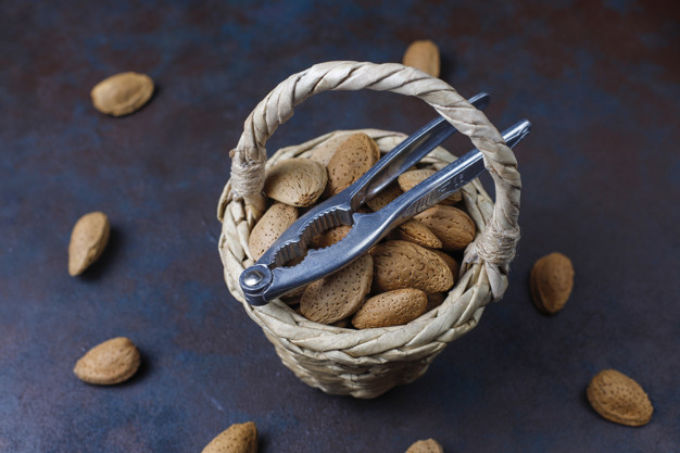 Free: Raw fresh almonds with shell. Free Photo - nohat.cc