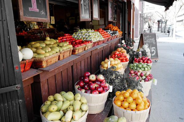 marketplace,mercantile establishment,grocery store,place of business,establishment,produce,food,vegetables