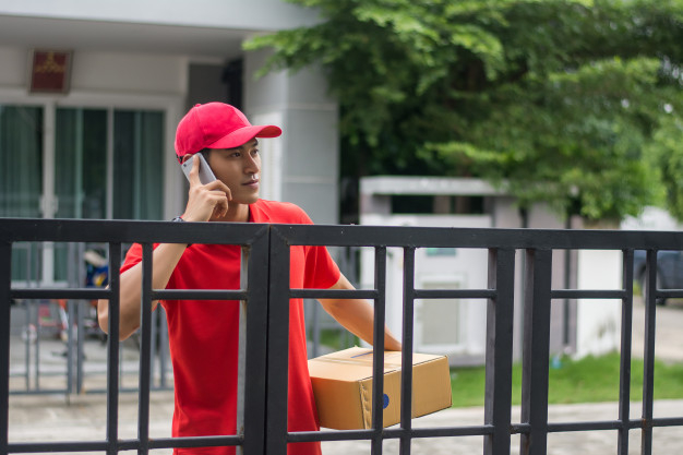people,house,man,box,red,home,delivery,white,person,door,mail,job,tablet,worker,package,customer,shipping,young,uniform,portrait