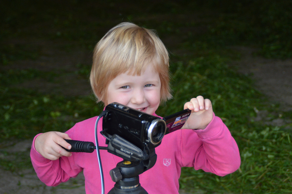 cc0,c1,camera,film,recording,child,cinematographer,video camera,free photos,royalty free