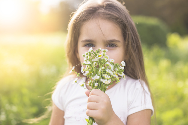flower,floral,people,flowers,hand,summer,nature,beauty,cute,spring,garden,kid,child,person,white,park,children day,growth,stand,field