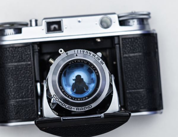analog camera,antique,background,black,camera,classic,close-up,equipment,focus,lens,manual,photographic equipment,technology,vintage,zoom