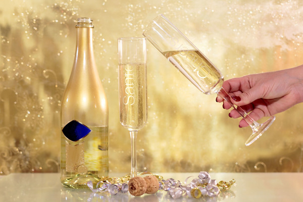 2018,happy,new,year,eve,party,champagne,celebration,background,toast,firework,evening,event,greeting,drink,card,bottle,bubbles,celebrate,cheers,concept,decoration,festive,festivity,flute,glass,golden,good luck,holiday,invitation,invite,light,midnight,new year,pair,sparkle,two,wine,winter,midnight