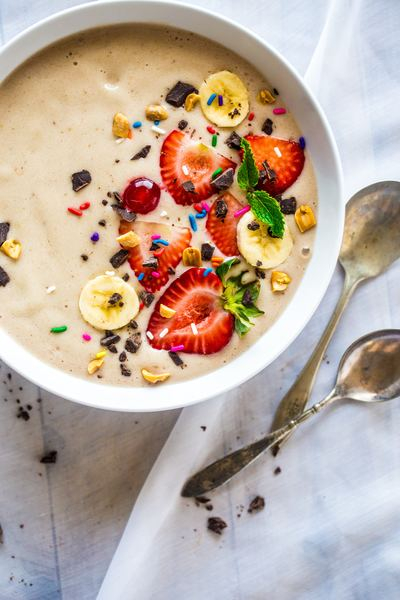 food,fruit,healthy,yum,food,dessert,kitchen,food,table,cereal,custard,fruit,nuts,banana,strawberry,grains,spoon,bowl,table,linen,breakfast,public domain images