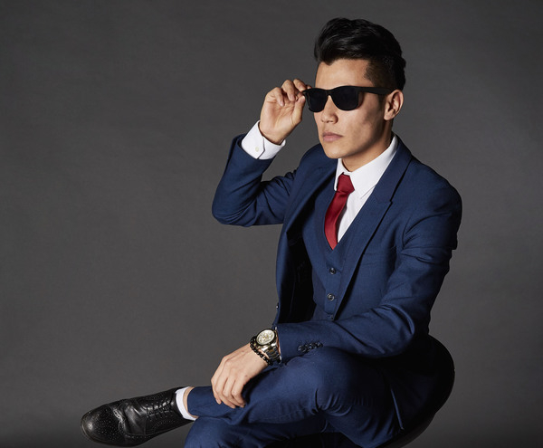 adult,business,businessman,chair,contemporary,corporate,fashion,fine-looking,formal,indoors,man,model,modern,outfit,people,person,photoshoot,portrait,serious,success,suit,sunglasses,tie,wear,Free Stock Photo