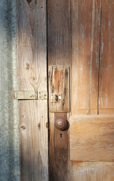 wooden,wood,texture,surface,rusty,rustic,rough,retro,panel,old door,lock,knob,hardwood,door,dirty,carpentry,board