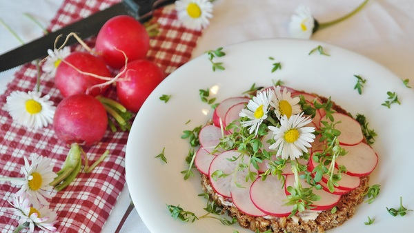 bowl,daisy,decorate,decoration,delicious,dish,eat,edible,enjoy,food,health,healthy,hot,ingredient,kitchen,meal,nutrition,plate,radishes,refreshment,snack,table,tasty,traditional,vegetarian,Free Stock Photo