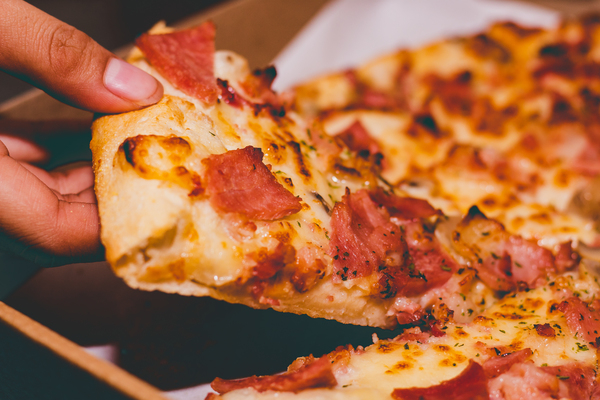 blur,cheese,close-up,crust,cuisine,delicious,dinner,fast food,focus,food,food photography,ham,italian food,lunch,meal,mozzarella,pizza,slice,sliced,tasty