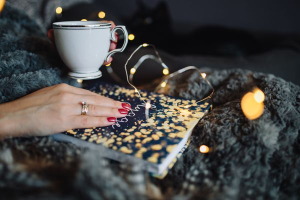 woman,home,book,reading,indoor,femine,cosy,cozy,hygge,fairy lights