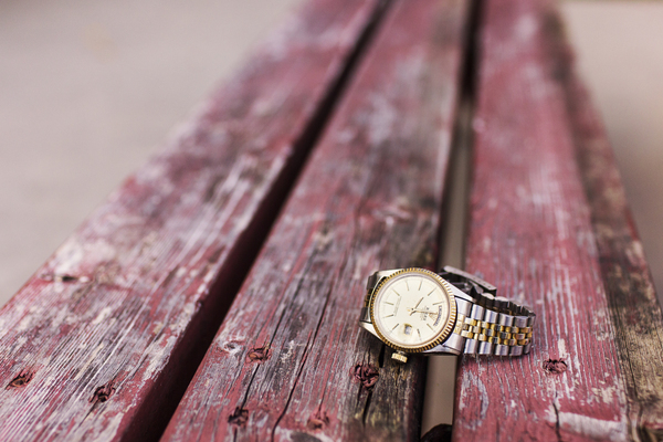 gold,watch,silver,wood,red,bench