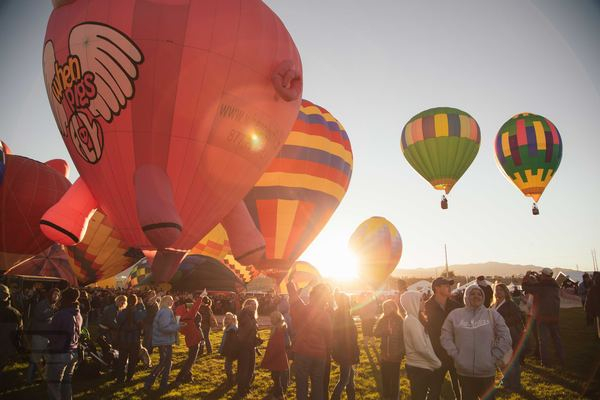 kite,balloon,hot air balloon,wheretogo,travel,woman,lensflare,sunset,sun,hot air balloon,balloon,festival,morning,sunshine,sun ray,sun flare,flare,crowd,flying,sunrise,ballon