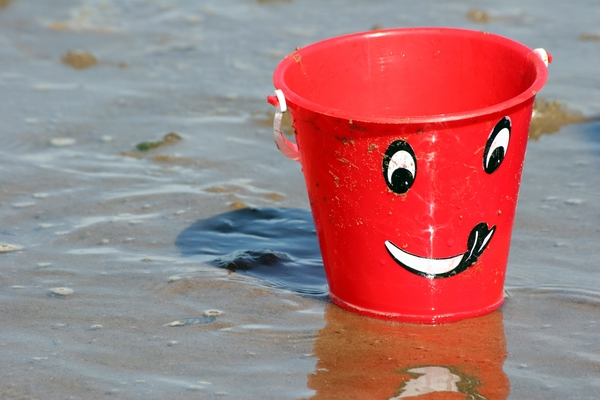 bucket,happy,face,smile,water,sea,beach,fun