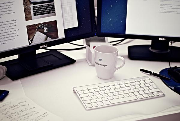 white,desk,office,monitor,computer,coffee,mug,mac,keyboard,minimal,dual,pen,notes