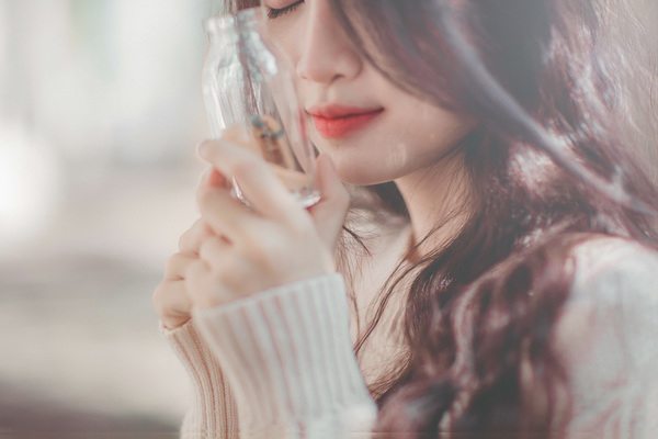adult,beautiful,blur,bottle,cold,cute,face,fashion,girl,glass,hair,hands,holding,leisure,lifestyle,model,person,photoshoot,portrait,pretty,relaxation,wear,woman,young,Free Stock Photo