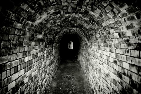 edinburgh,scotland,darkedinburgh,dark,tunnel,light