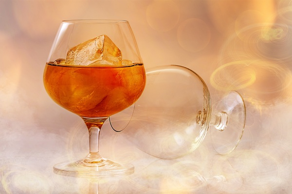 alcohol,alcoholic,beverage,cocktail,cold,drink,glass,glasses,ice,whisky,wine,wine glass,wine glasses,Free Stock Photo