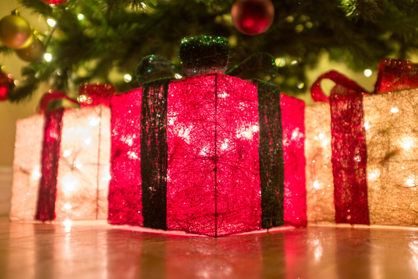 christmas,parcel,light,tree,jolly,present,seasonal,festive,glow,bauble