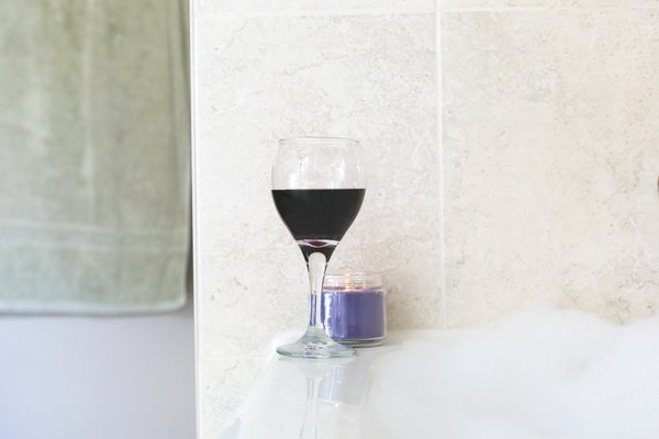  spa,bath,home,relax,cle,towels,bubble,red wine, bathroom