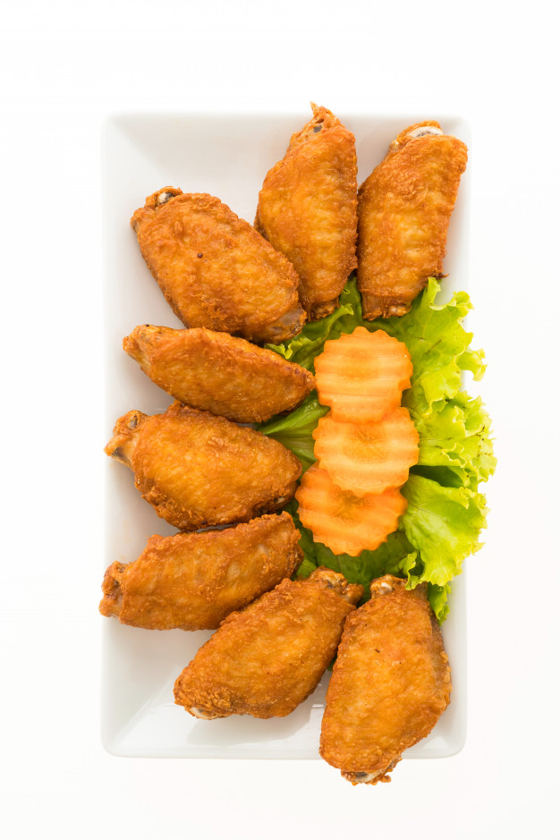 crispy,calories,fried,appetizer,tasty,cuisine,delicious,buffalo,sauce,meal,snack,fresh,dish,fast,wood table,wooden,brown,barbecue,wing,plate,meat,fast food,wings,white,chicken,table,food