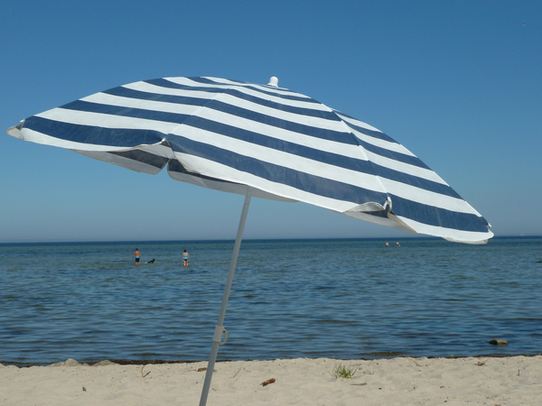 cc0,c1,parasol,sea,beach,water,holiday,sky,coast,baltic sea,free photos,royalty free