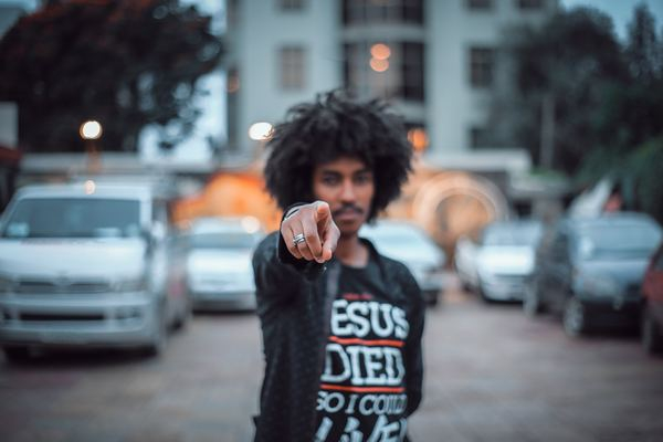 boyo,man,male,woman,lady,man,talent,woman,hand,man,point,finger,pointing,looking,portrait,street,urban,afro,hairstyle,ring,black man,creative commons images