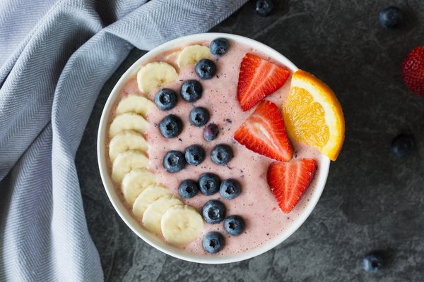  banana,berries,breakfast, smoothie bowl