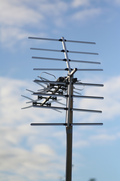 cc0,c1,aerial,television,sky,antenna,tv,telly,technology,blue,media,broadcasting,broadcast,signal,communication,receiver,reception,free photos,royalty free