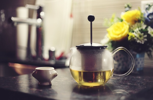 green tea,press,flowers,kitchen,drink,beverage,pot,cup,counter