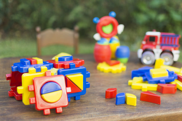 wood,gift,education,blue,table,red,construction,truck,color,colorful,game,shape,yellow,toys,cube,fun,life,toy,motor,model