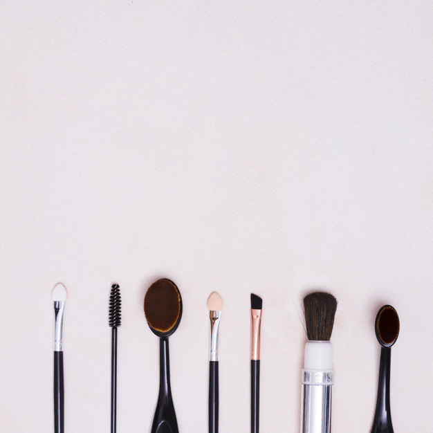 applicator,concealer,elevated,copyspace,nobody,indoors,overhead,arrange,types,arrangement,still,simplicity,accessory,row,high,copy,kit,mascara,equipment,different,set,collection,object,powder,beautiful,artist,oval,tool,brushes,professional,simple,care,shadow,cosmetic,makeup,white,eye,space,brush,beauty,pink,fashion,background