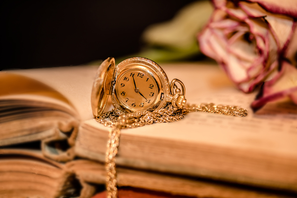 cc0,c4,clock,time,clock face,pointer,golden,time indicating,time of,chain,old books,book pages,transience,old,timepiece,nostalgia,past,nostalgic,past time,free photos,royalty free