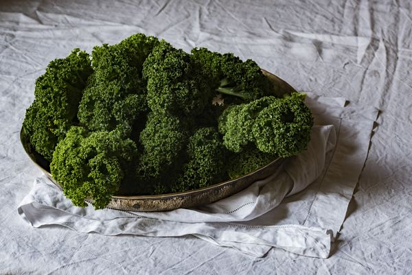 health,vegetable,green,kitchen,food,healthy,light,girl,woman,vegetable,plate,green,cloth,tablecloth,kale,healthy,organic,platter,eat,food,ingredients