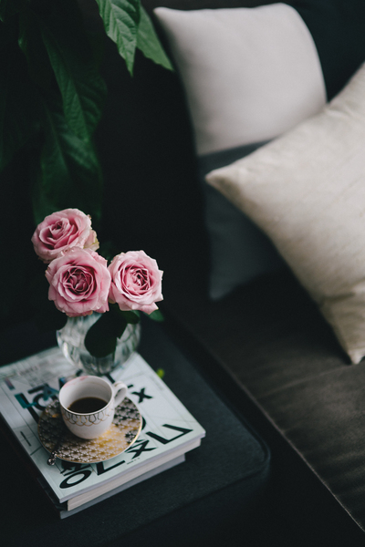 rose,roses,interior,resting,relax,book,essentials,reading,free time,pink roses,books,cup of coffee