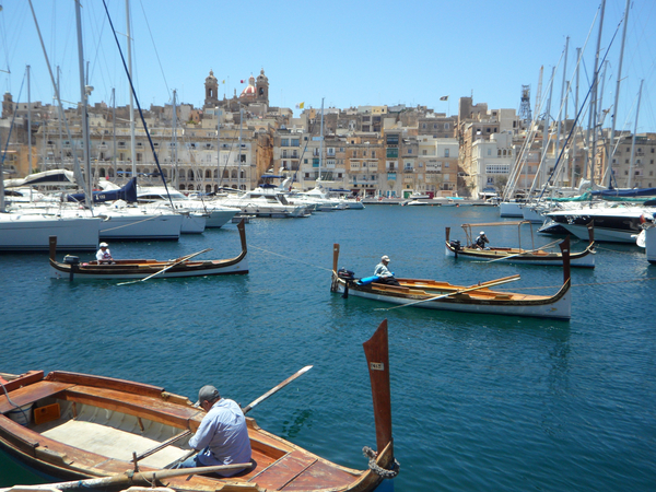 cc0,c1,boats,port,valetta,malta,barges,rowing boat,sea,free photos,royalty free