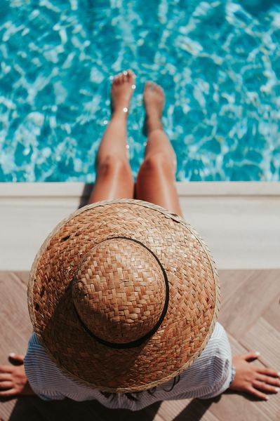 fashion,girl,woman,soak,plant,green,tropical,summer,pool,woman,female,hat,water,swimming pool,fashion,style,knee,leg,feet,summer,holiday,creative commons images
